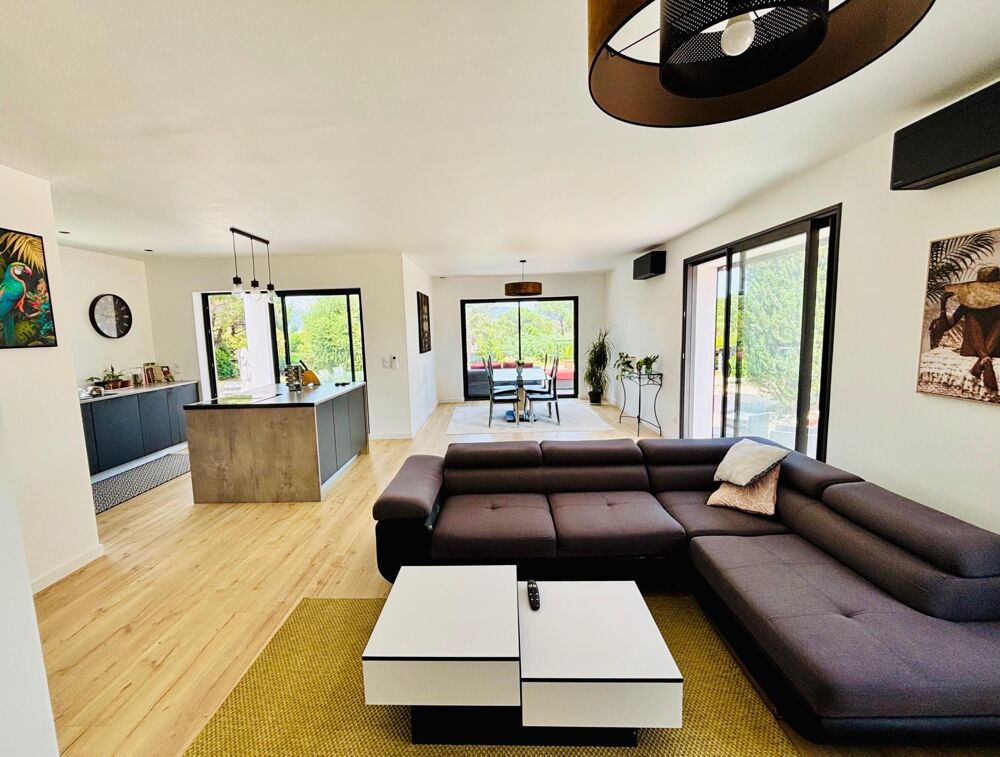 Vente Maison Le Muy – Élégante villa de plain-pied entièrement rénovée sur 4 000 m² de terrain Le muy