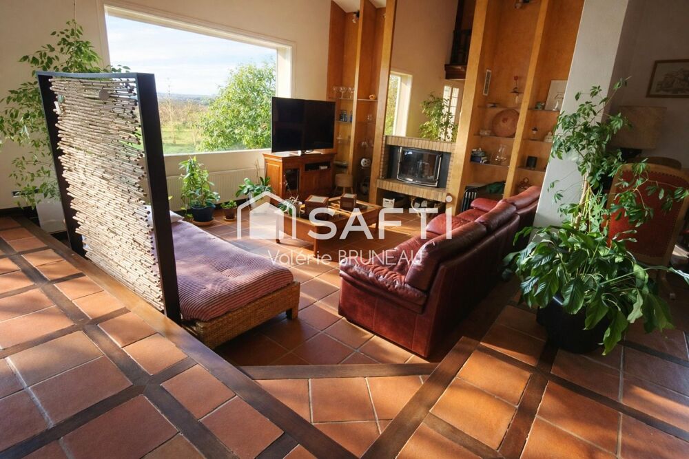Maison contemporaine avec piscine sur 1,6 hectare  volumes exceptionnels -