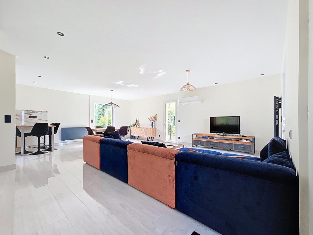 Ensemble immobilier rénové avec goût  Maison principale + T2 indépendant + 1 900 m² de terrain  Les Aires (34600)