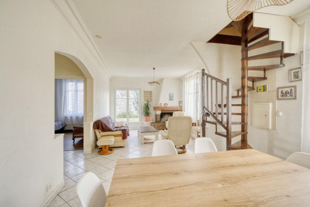 Vente Maison Maison proche des commodités 3 chambres et 1 bureau Saintes