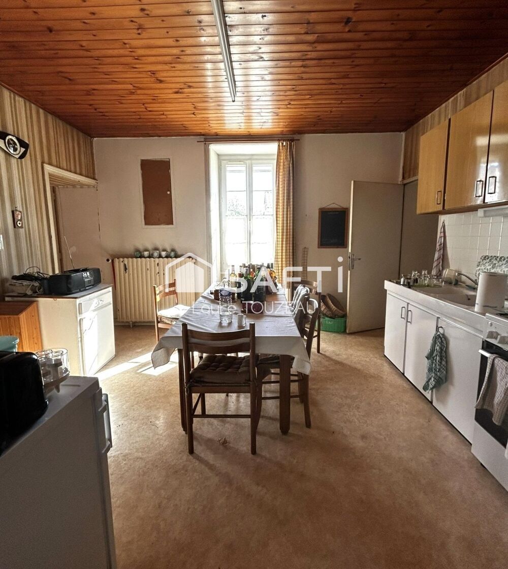 Vente Maison Maison en pierre beaux volumes jardin arboré authenthique et paisible fort potentiel centre ville bord de mer Vaire