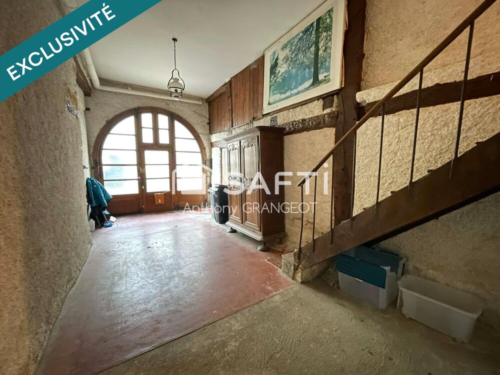 maison de ville au centre de Jussey