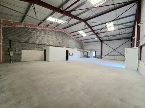 Grand volume pour activit&eacute; de bureaux et stockage 485000 33620 Saint-mariens