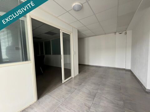   Stationnement facile devant le bâtiment 