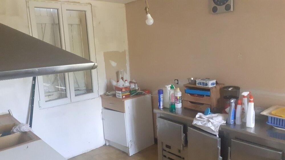Maison de ville de 150 m² a finir de rénover, cuisine, salon, 4 chambres