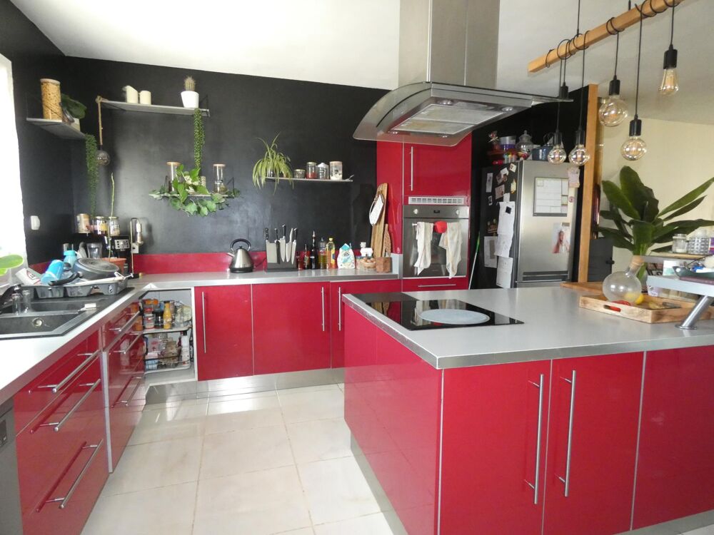 Vente Maison Villa plain pied de 110m², espace piscine aménagé,  grande terrasse et jardin arboré Montazels