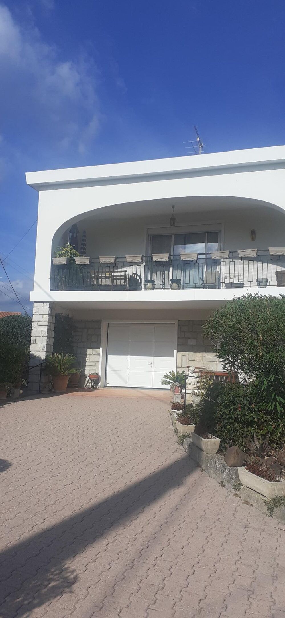 Vente Maison Maison de 189 m2 sur un terrain de 854 m2 a proximité du centre ville. Oraison