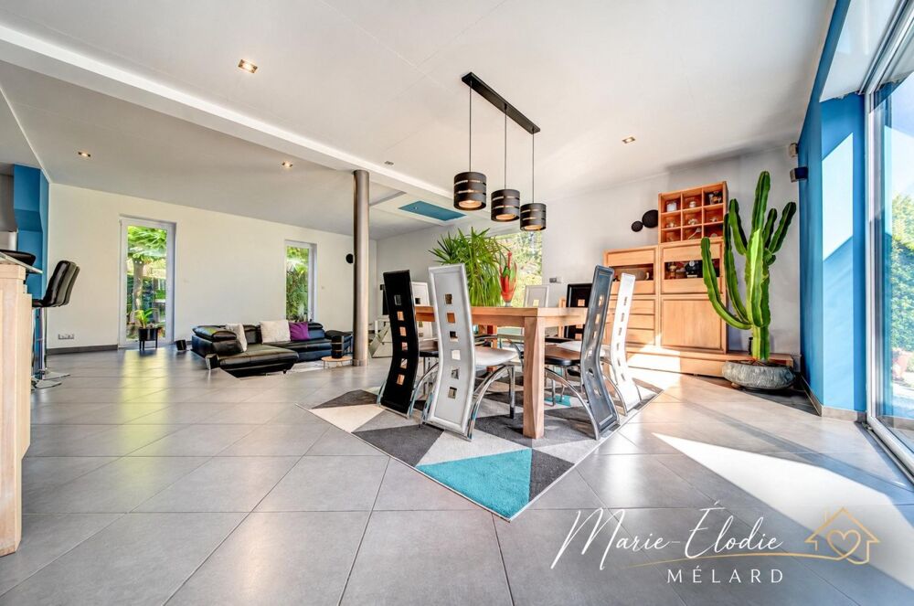 Vente Maison MAISON D'ARCHITECTE – 217 m² – 5 CHAMBRES –1BUREAU – PISCINE CHAUFFÉE – 16,16 ARES Longlaville