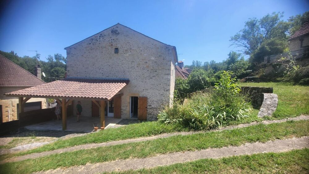 Joli ensemble de 2 maisons d'habitations avec piscine