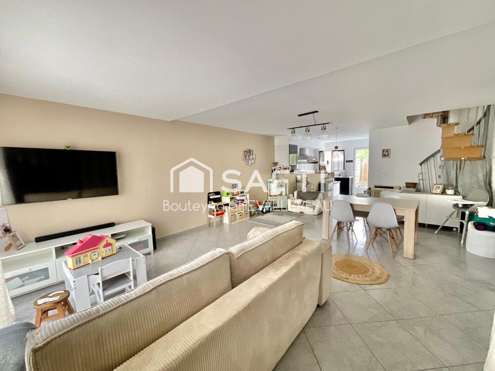 Maison de 84m2 avec terrasse et stationnement.