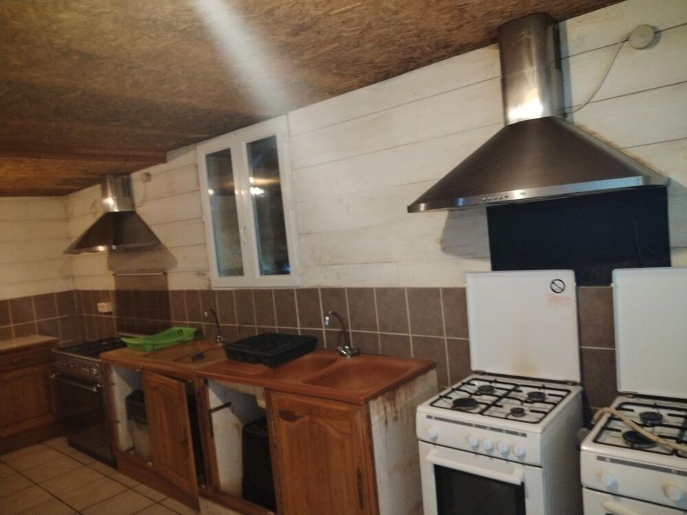 A découvrir pour les amateurs de grands volumes sur THORS cette vaste maison d'environ 291m2