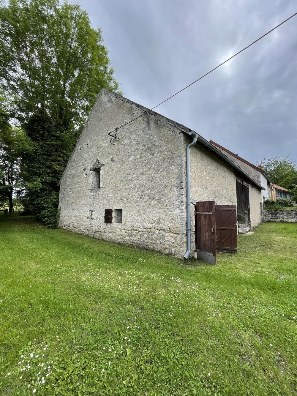 Vente Maison Joli potentiel pour cette ancienne propriété avec dépendances Crechy