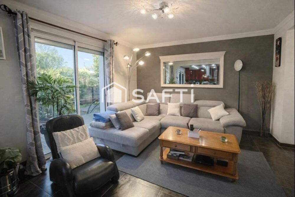 Maison de 118 m² offrant un cadre de vie rare en centre-ville, avec un vaste terrain de 762 m²