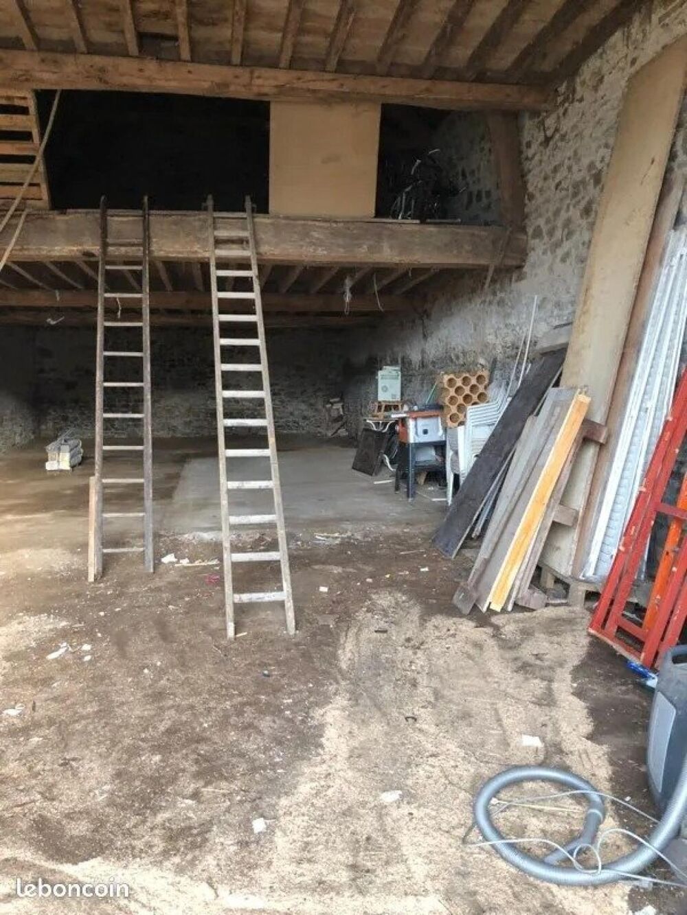 Vente Immeuble Grange à fort potentiel – Beaux volumes Ciral