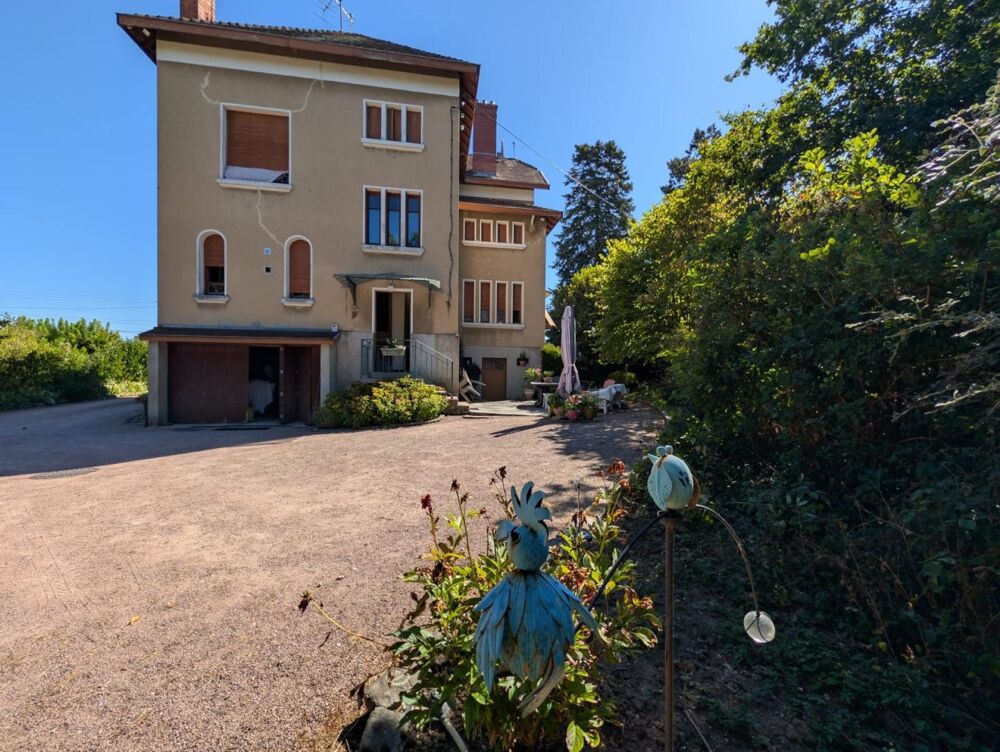 Élégance et sérénité : une maison bourgeoise au coeur d'un écrin de verdure
