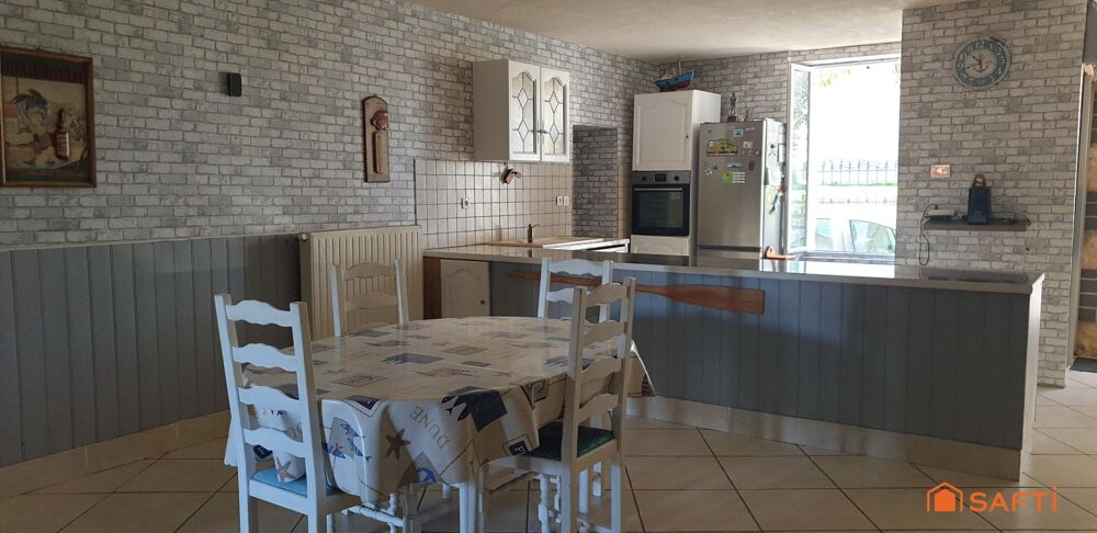 Maison de village en pierre située sur la commune de Saint-Christoly-Médoc, 5 pièces (dont 4 chambres) avec grande pièce à vivre