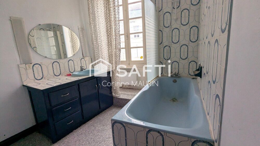 Vente Immeuble Rare sur le secteur : immeuble 3 niveaux � r�inventer pour forte rentabilit�. Barbezieux-saint-hilaire