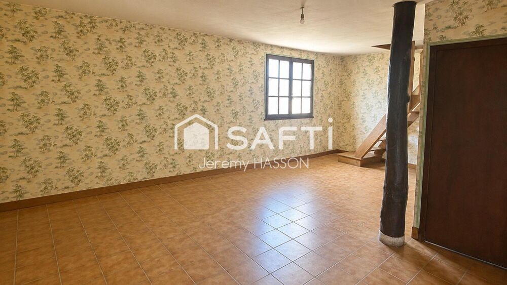 Vente Maison Maison de plain-pied au charme authentique, offrant une vue dégagée exceptionnelle sur les champs de tournesols Saint-fort-sur-gironde