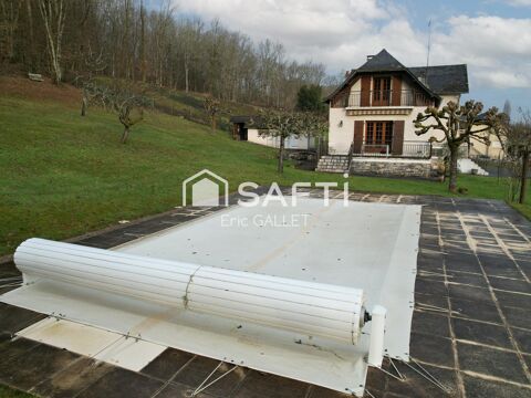   Jolie maison avec parc et piscine Maison - 6 pi�ce(s) - 182 m�