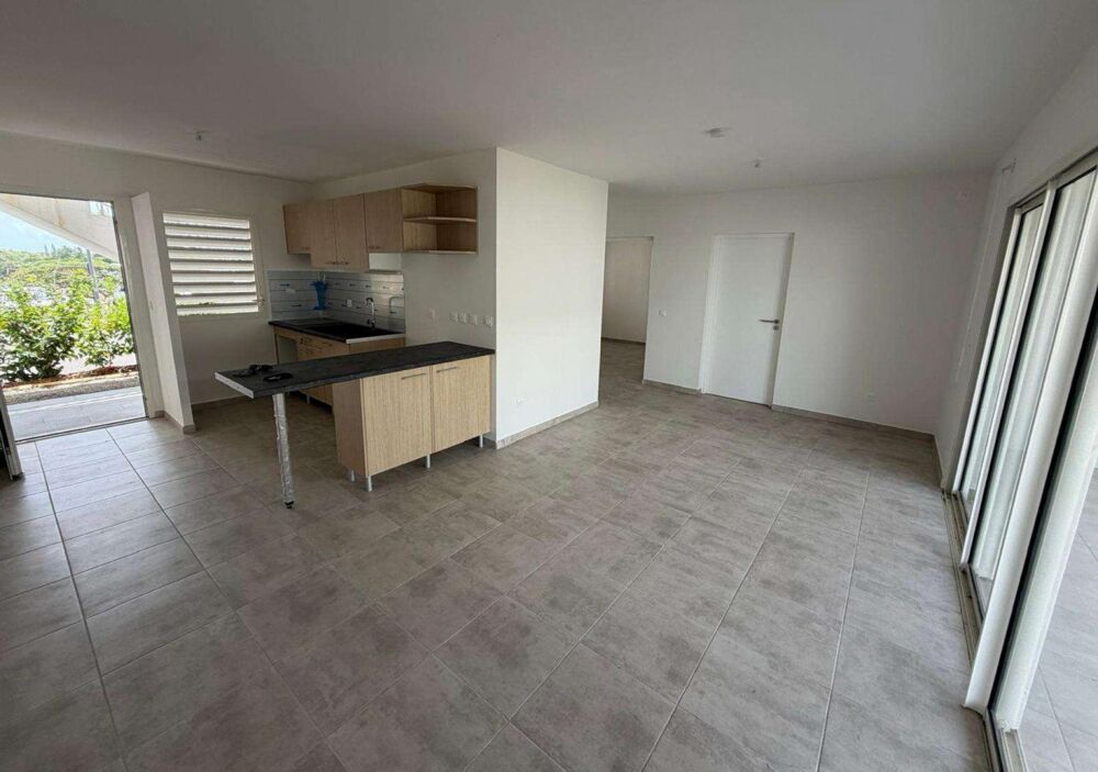 Vente Appartement Proche plage Bois Jolan - T3 Récent avec jardinet Sainte-anne