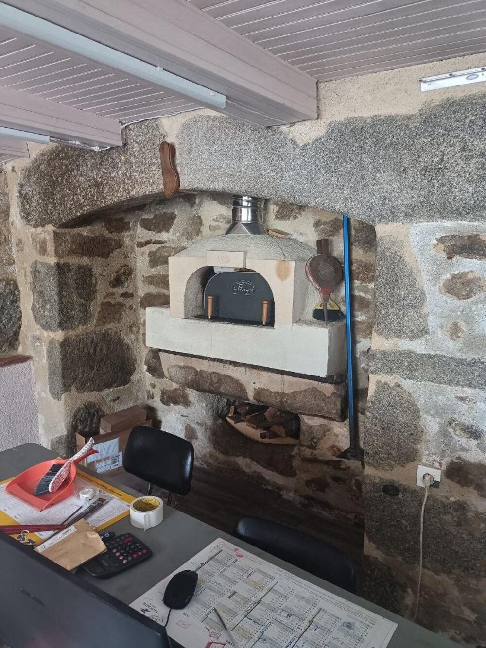 MAISON EN PIERRES 4 CHAMBRES JARDIN DEPENDANCE DANS VILLAGE TOURISTIQUE