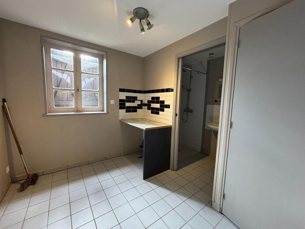 Vente Maison Petite maison avec dépendances et beau terrain Droiturier