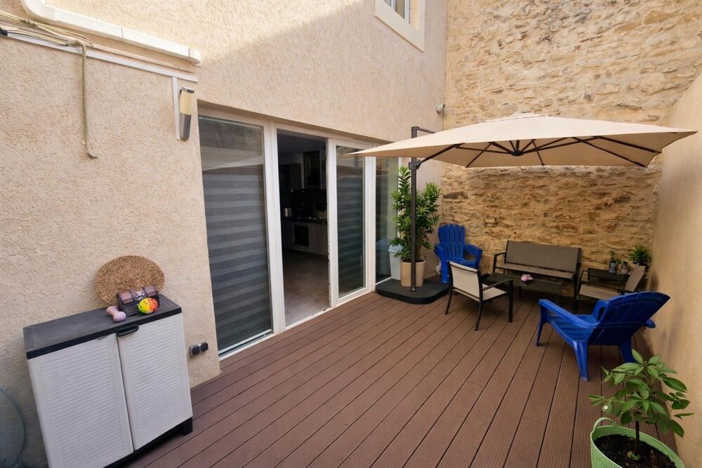 Vente Maison élégante maison en triplex développe 277 m² Nimes