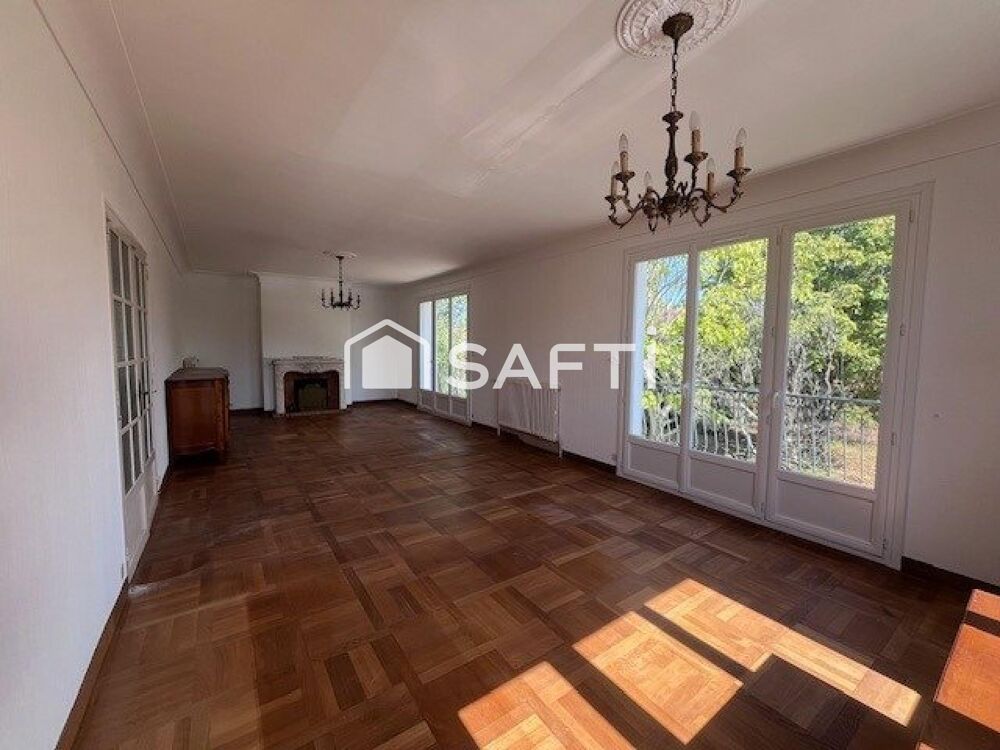 REZE - Maison 9 pièces d'environ 200 m² sur une parcelle de 420 m²