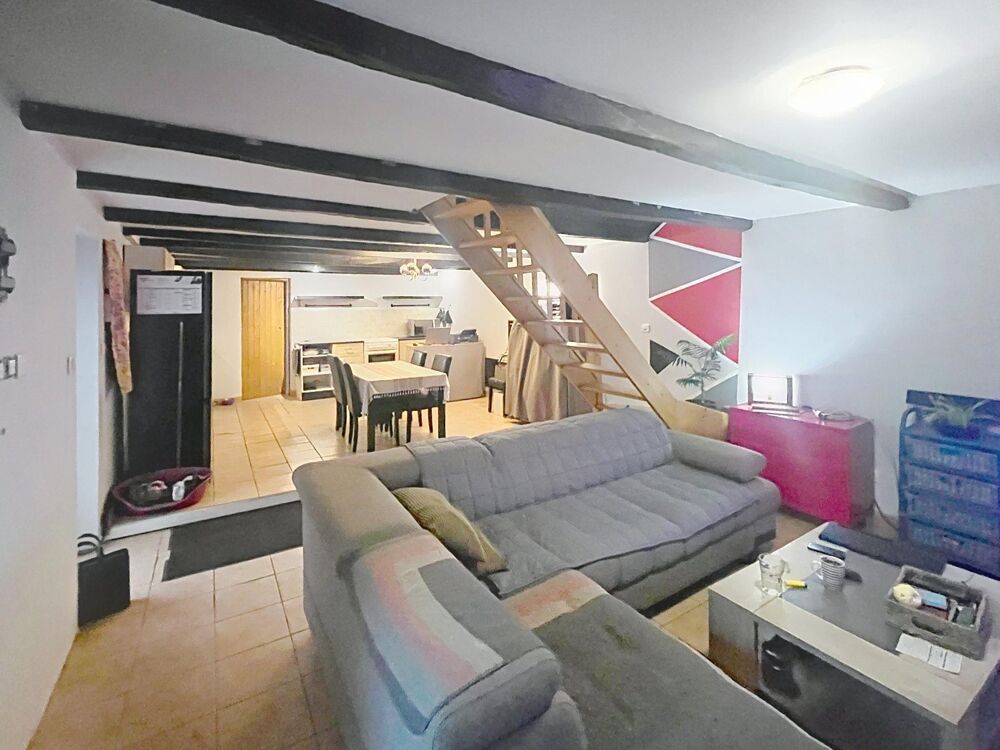 Longère avec hangar située à Leuhan proche bourg