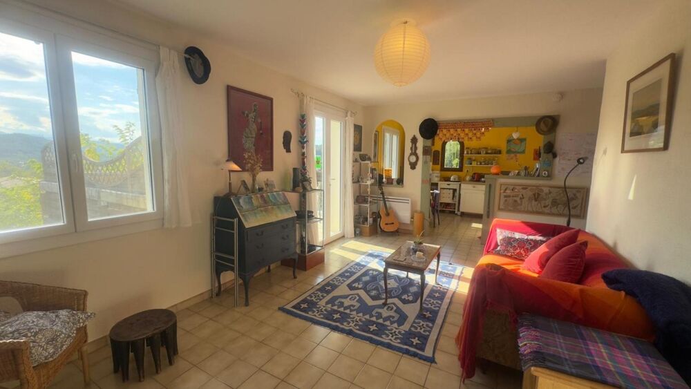 Villa T4 d'environ 90m² avec garage et gite T2 en rez-de-chaussée, terrasse bois avec vue dégagée sur les Pyrénées.