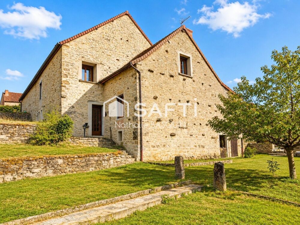 Maison en pierre de caractère 213 m2 avec piscine.