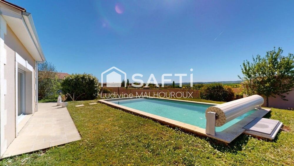 Maison familiale lumineuse avec piscine à Villebois-Lavalette  140 m² sur 1 260 m² de terrain
