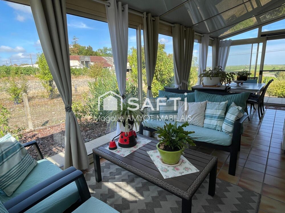 Vente Maison Maison familiale avec piscine, grand sous-sol et vue sur les vignes Juillac-le-coq
