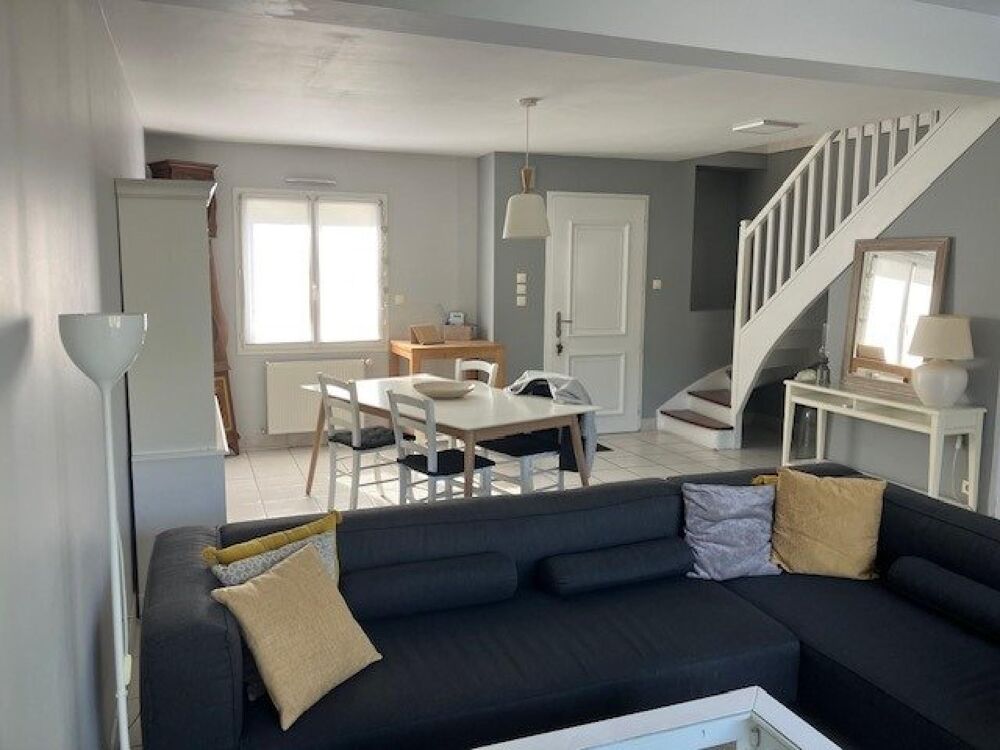 Vente Maison Venez découvrir cette maison familiale dans un quartier résidentiel sur Trélazé proche des écoles et des commerces, bien desserv Trelaze