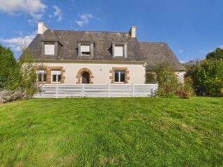 Vente Maison Maison familiale de 170 m² avec dépendance sur un terrain de 2 480 m² Lanmeur