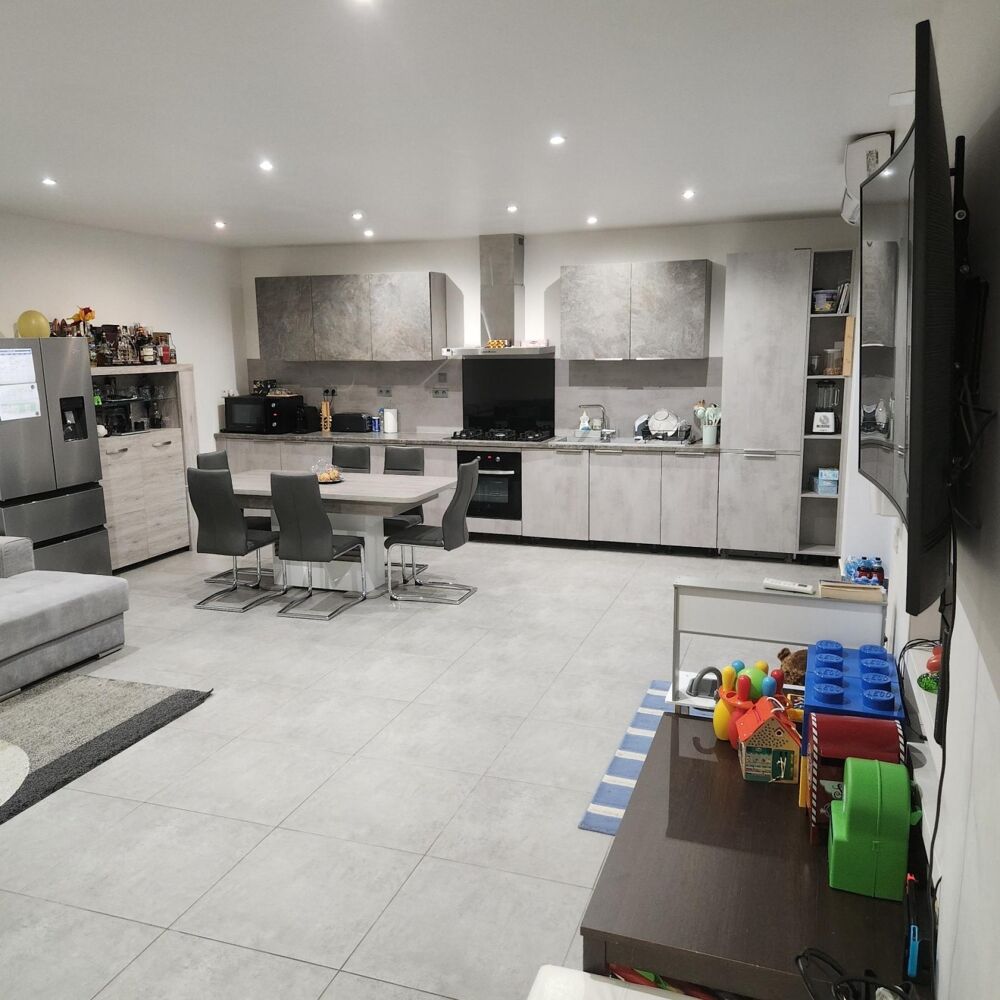 Vente Maison élégante maison en triplex développe 277 m² Nimes