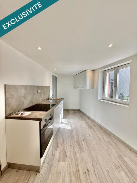   Maison rénovée de 97 m² • 3 chambres • Grande pièce de vie • Cour privative • Combles aménageables • En plein centre de Vagney Maison - 4 pièce(s) - 90 m²