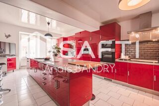  Maison � vendre 9 pi�ces 248 m�