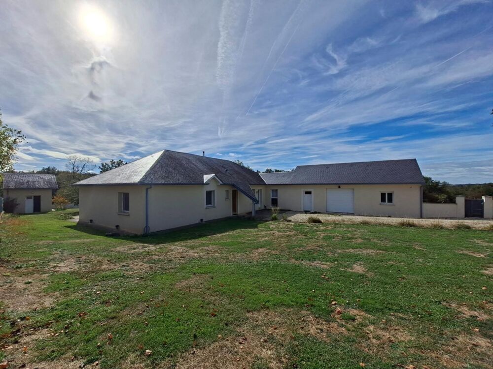 Vente Maison Idéalement située au cœur d'un petit hameau à moins de 3km de Rignac, 25mn de Rodez et 30mn de Villefranche de Rouergue. Rignac