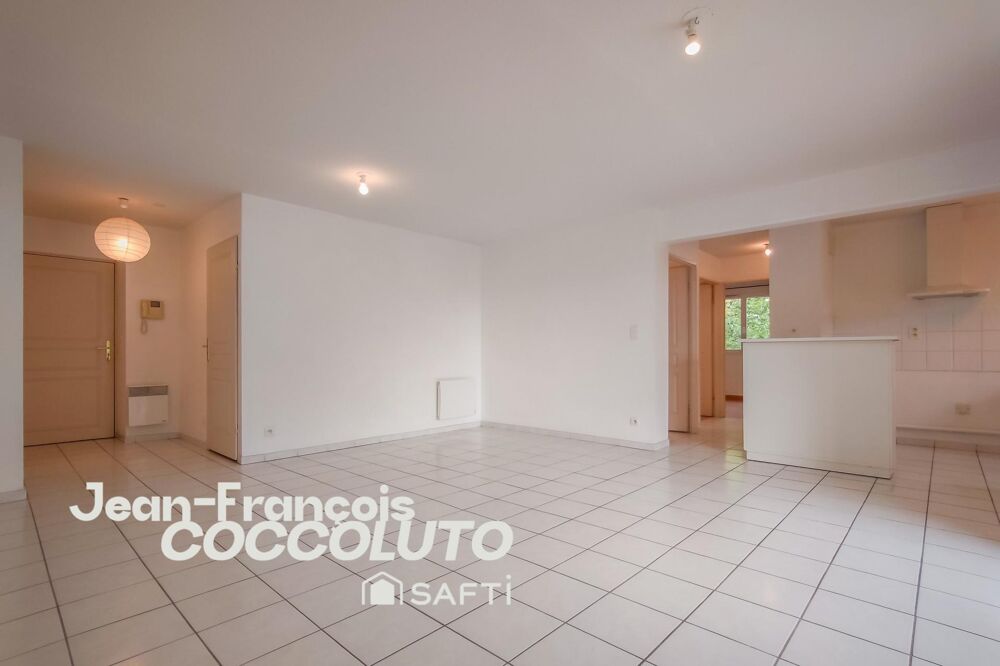 T3 état impeccable avec balcon et parking sécurisé