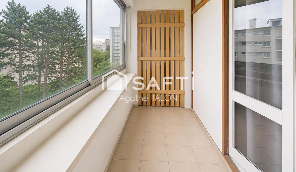 Appartement lumineux 3 pièces avec loggia, parking et cave