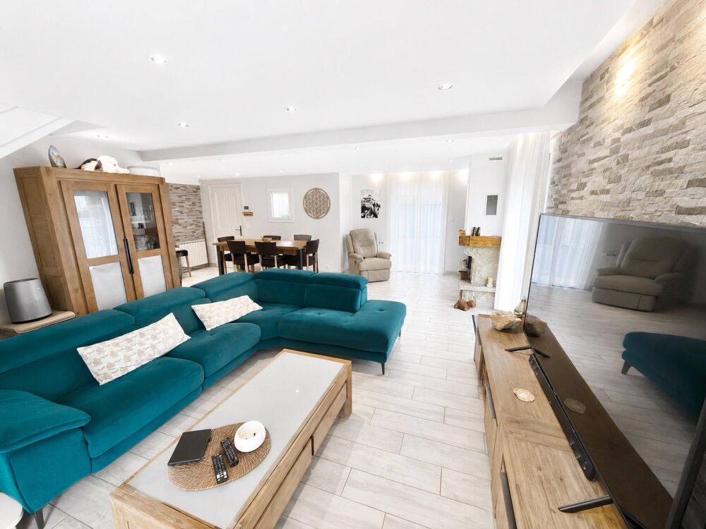 Maison aux prestations haut de gamme avec piscine
