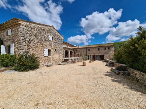   Magnifique propriété de 20 hectares dans la campagne provençale Maison - 15 + pièce(s) - 550 m²