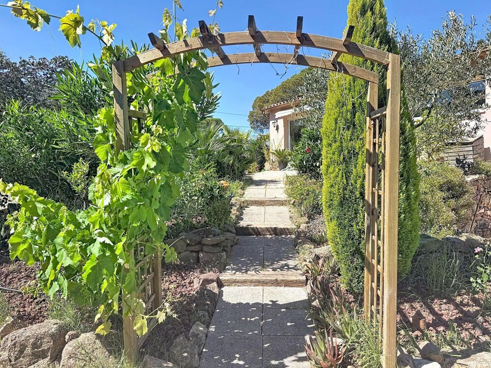 Maison lumineuse avec 2 appartements indépendants  Puget-sur-Argens