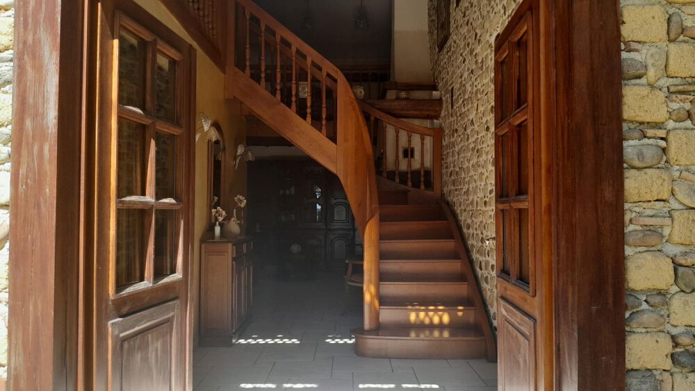 Vente Maison Description de cette maison de 278 m² avec piscine et terrain de plus de 7000 m² Castelnau-magnoac