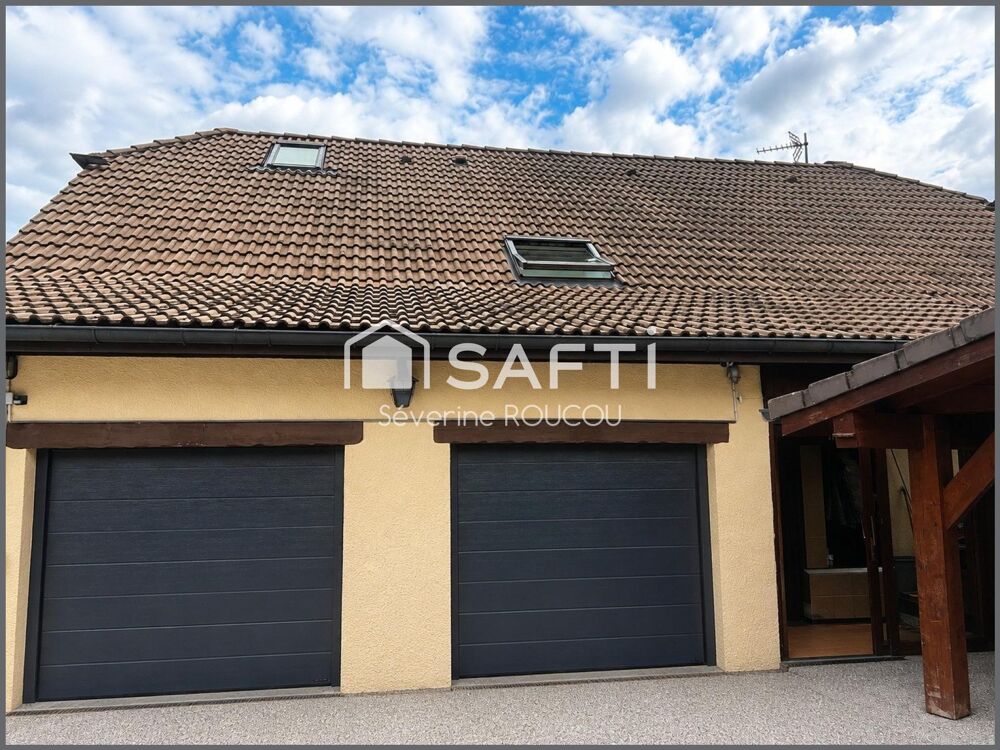 Rare sur le secteur, aux portes de Genève et proche de la Suisse, découvrez cette belle maison familiale lumineuse, aux volumes