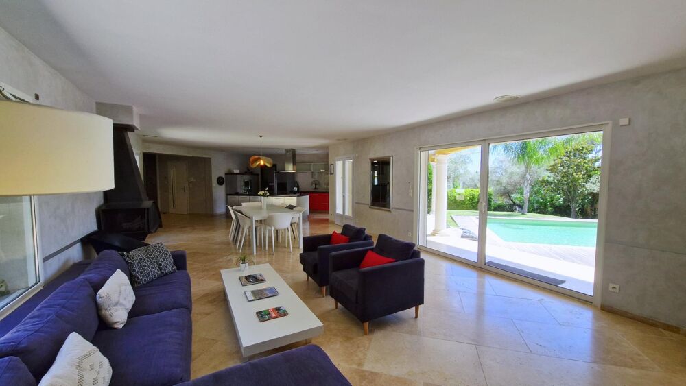 Vente Maison Villa d'architecte de 221m2  sur 2229m2 de terrain avec piscine et pool house. Sollies-pont