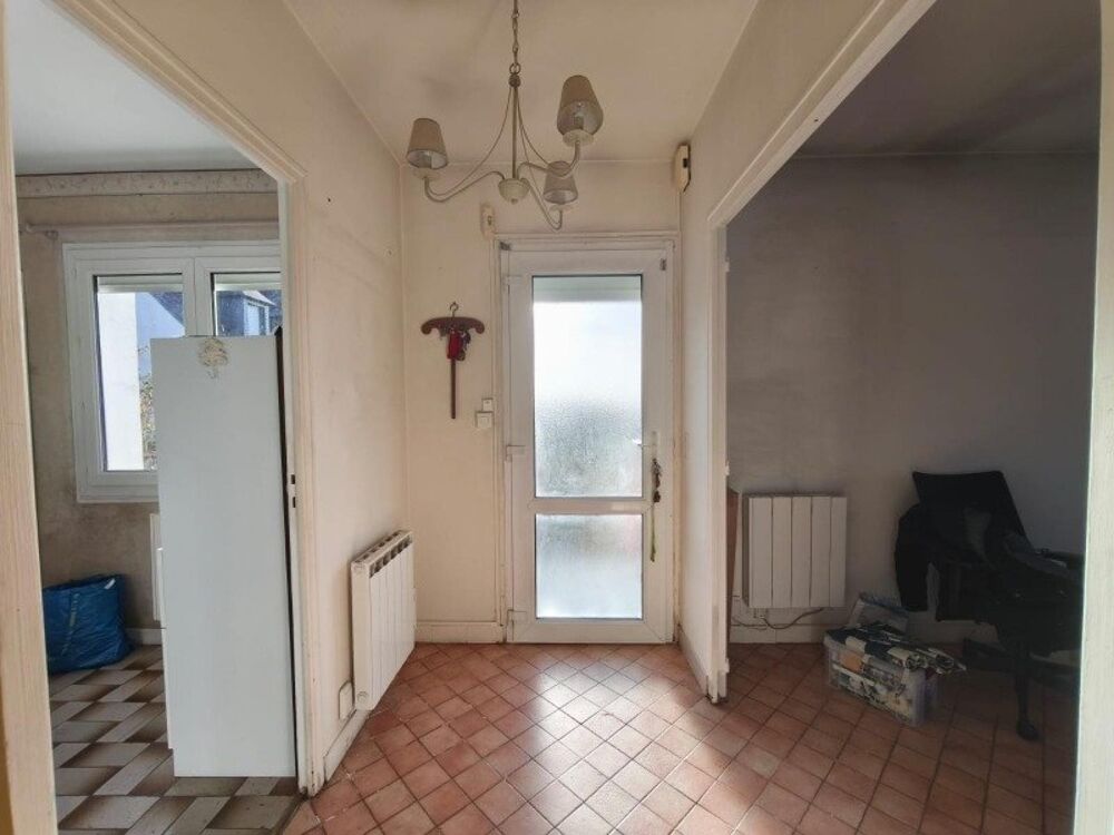 Maison située dans le bourg de Pleugueneuc