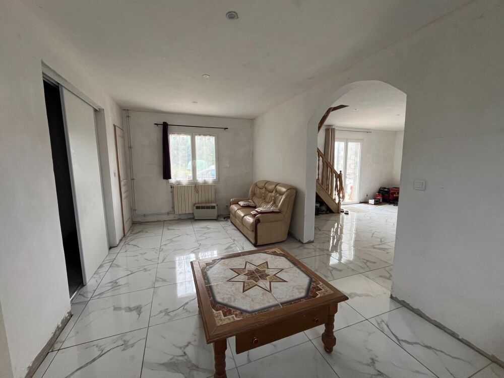 Maison 3 pièces 97m2 habitables + 82 m2 environ à terminer, grand terrain