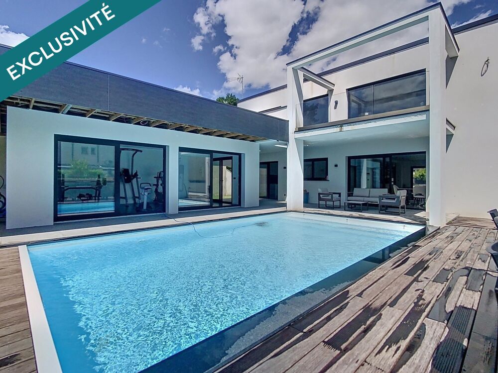 MAISON CONTEMPORAINE DARCHITECTE 246 M² PISCINE CHAUFFÉE ET PRESTATIONS HAUT DE GAMME